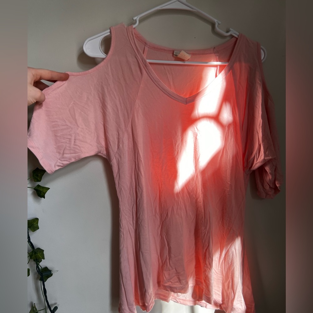 Pink shirt with open shoulders